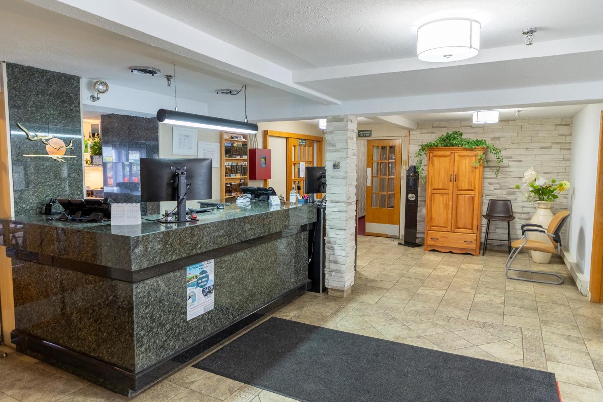 Hotel Les Mouettes Sept-Îles エクステリア 写真